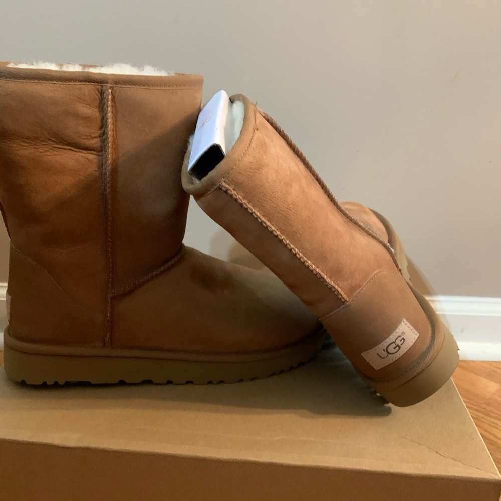 Women's Ugg short boots